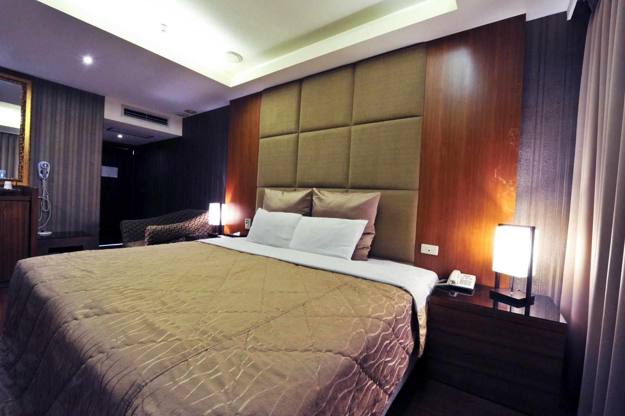 Carnival Motel Taipei Eksteriør bilde