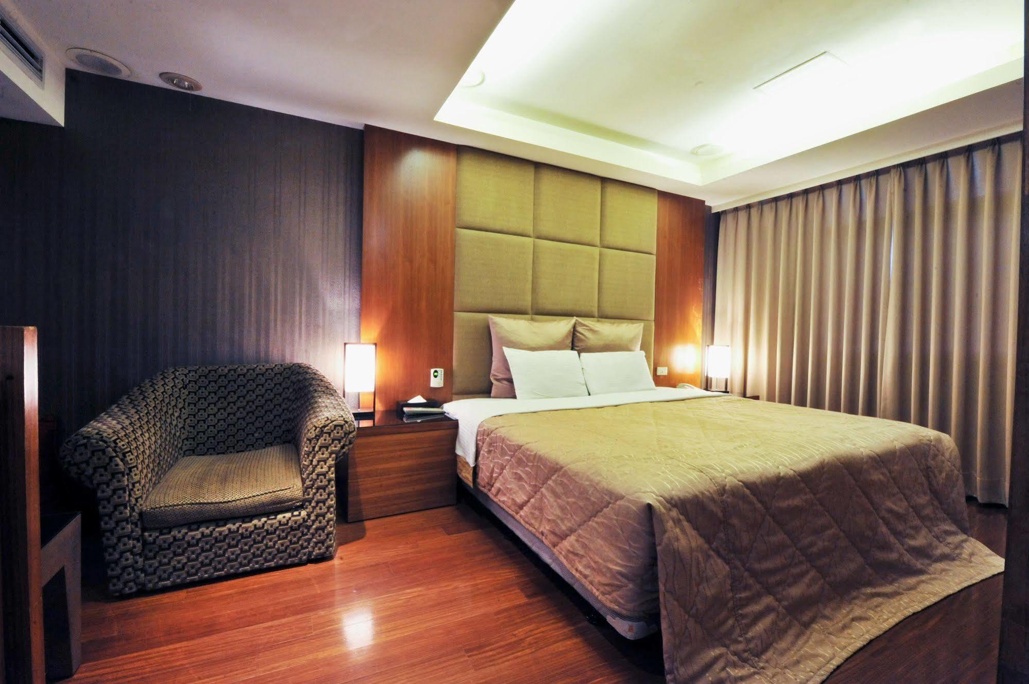 Carnival Motel Taipei Eksteriør bilde